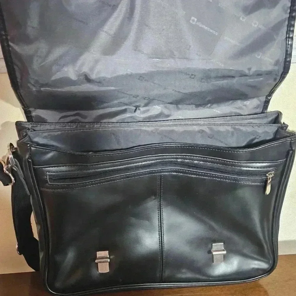 Alpine Swiss Computer Travel Bag with shoulder strap EUC